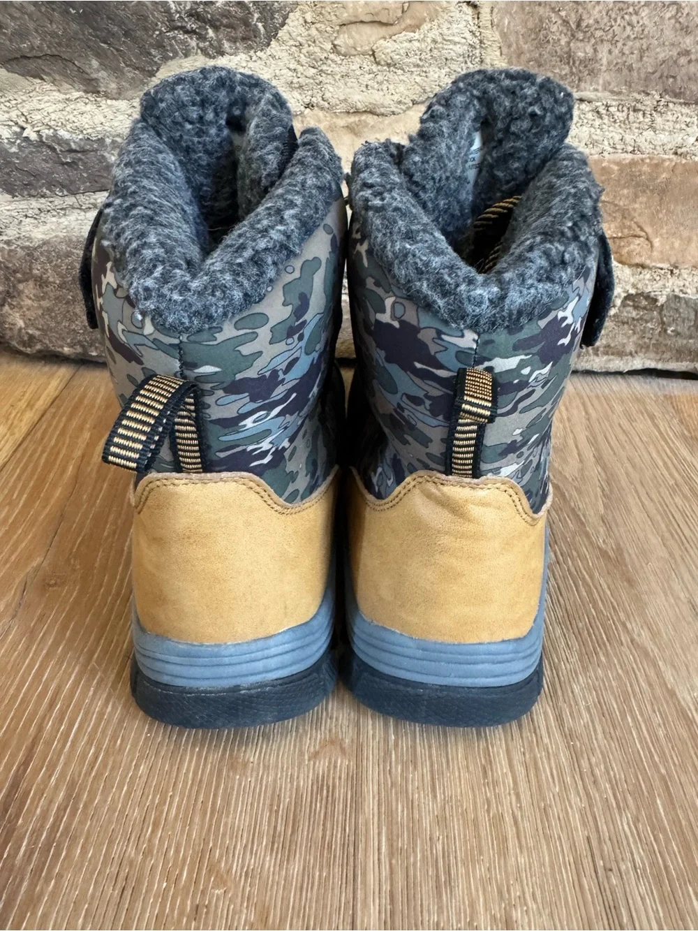 🔥NEW Waterproof boys Snow Boots Sz 4 Thermolite Camo Price Firm!